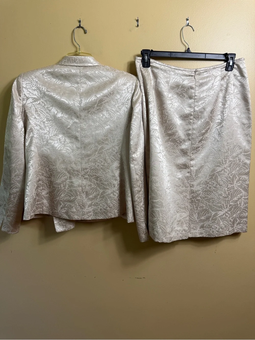 Collections by Le Suit champagne, silver skirt suit size 12